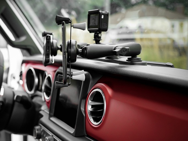 【RAM MOUNTS 正規品】 ジープ JL ラングラー | JT グラディエーター Tough-Track ラムマウント タフトラック スマホホルダー ベース パウダーコート ブラック ボルトオン取り付け可能 