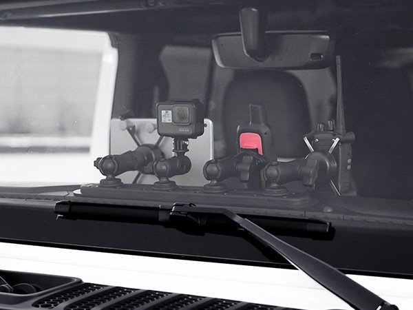 【RAM MOUNTS 正規品】 ジープ JL ラングラー | JT グラディエーター Tough-Track ラムマウント タフトラック スマホホルダー ベース パウダーコート ブラック ボルトオン取り付け可能 