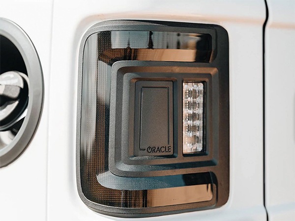 【ORACLE LIGHTING 正規品】フラッシュマウント LEDテール スモーク 左右セット スモールランプ ストップランプ ブレーキランプ スモークレンズ バックランプ リバースランプ 白 ホワイト ジープ JL ラングラー