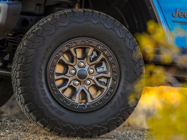 MOPAR純正 17インチ ホイール  ブロンズ & ブラックリング センターキャップ付 ルビコン RUBICON 392 ビードロック ホイール 17x7.5J +44.5 5H 4本セット ジープ JK JL ラングラー JT グラディエーター ◇