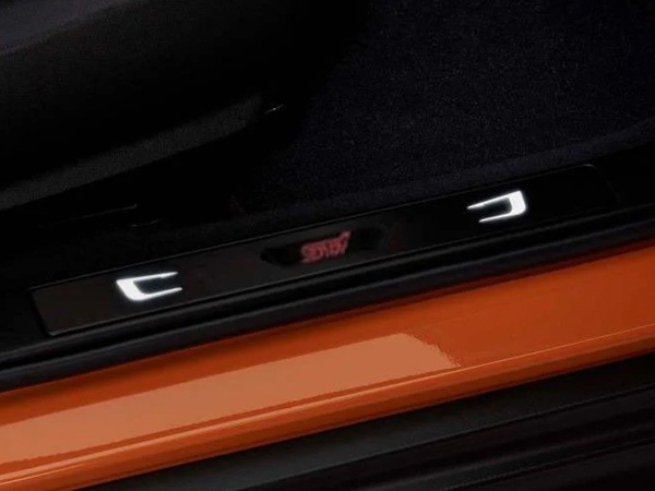 USスバル純正 SUBARU WRX S4 VB系 VBH 令和3年11月-現行 シルプレート 1台分 フロント 左右 2枚セット STIロゴ入 イルミネーション ドアシル サイドシルプレート プロテクター スカッフガード スカッフプレート US仕様 北米仕様 USDM