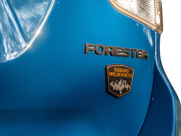 USスバル純正 FORESTER + WILDERNESS ウィルダネス リアエンブレム