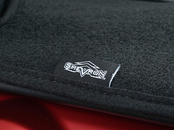 【Shevron 正規品】専用設計 ダッシュマット オリジナル ブラック ジープ JL ラングラー | JT グラディエーター 右ハンドル車用 シェブロン