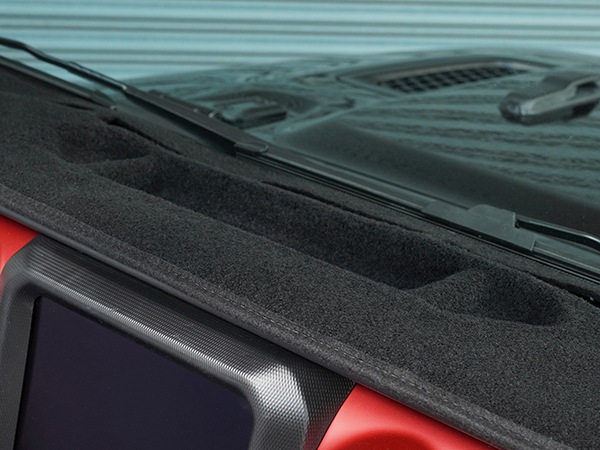 【Shevron 正規品】専用設計 ダッシュマット オリジナル ブラック ジープ JL ラングラー | JT グラディエーター 右ハンドル車用 シェブロン