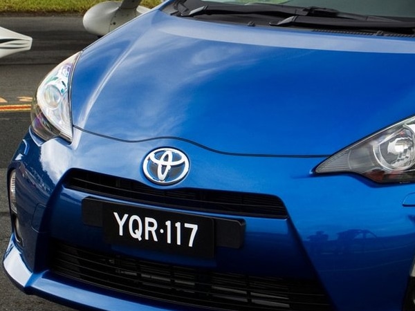 USトヨタ純正 TOYOTA アクア NHP 10系 平成23年12月-令和3年7月