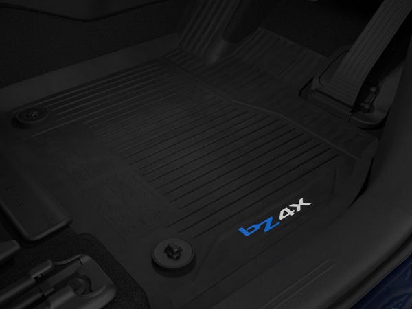 豪トヨタ純正 TOYOTA bZ4X 10系 令和4年5月-現行 右ハンドル車用 オールウェザー フロアマット ラバーマット ブラック bZ4Xロゴ入 フロント リア 1台分 4枚セット