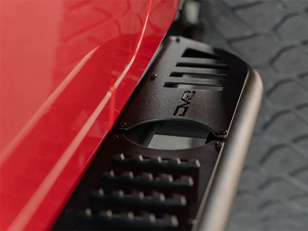 【DV8 OFFROAD 正規品】OE Plus サイドステップ チューブステップ SRJK-08 1台分 左右セット DV8ロゴ入 スチール製 ブラックパウダーコート仕上げ ジープ JK ラングラー アンリミテッド 4ドア車用