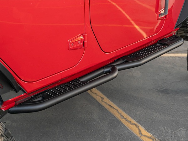【DV8 OFFROAD 正規品】OE Plus サイドステップ チューブステップ SRJK-08 1台分 左右セット DV8ロゴ入 スチール製 ブラックパウダーコート仕上げ ジープ JK ラングラー アンリミテッド 4ドア車用