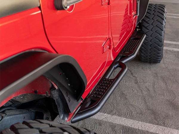 【DV8 OFFROAD 正規品】OE Plus サイドステップ チューブステップ SRJK-08 1台分 左右セット DV8ロゴ入 スチール製 ブラックパウダーコート仕上げ ジープ JK ラングラー アンリミテッド 4ドア車用