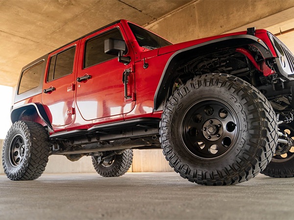 【DV8 OFFROAD 正規品】OE Plus サイドステップ チューブステップ SRJK-08 1台分 左右セット DV8ロゴ入 スチール製 ブラックパウダーコート仕上げ ジープ JK ラングラー アンリミテッド 4ドア車用