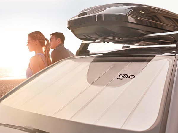USアウディ純正 専用設計 AUDI ロゴ入 サンシェード 吸盤不要