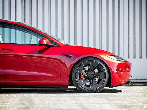 【UNPLUGGED PERFORMANCE  正規品】テスラ モデル3 RWD 3L13 デュアルレートライナー 2インチ ローダウン スプリング キット ロワリング 車高ダウン