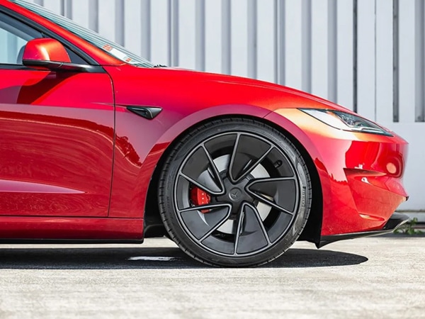 【UNPLUGGED PERFORMANCE  正規品】テスラ モデル3 RWD 3L13 デュアルレートライナー 2インチ ローダウン スプリング キット ロワリング 車高ダウン