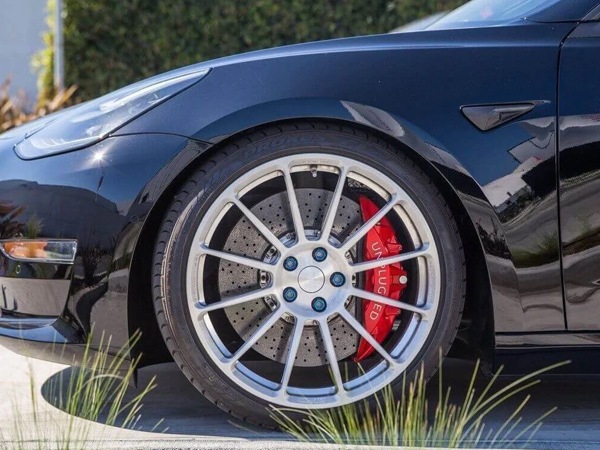 【UNPLUGGED PERFORMANCE  正規品】テスラ モデル3 RWD 3L13 デュアルレートライナー 2インチ ローダウン スプリング キット ロワリング 車高ダウン