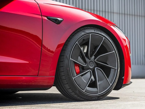 【UNPLUGGED PERFORMANCE  正規品】テスラ モデル3 ロングレンジAWD 3L23 デュアルモーター AWD デュアルレートライナー 2インチ ローダウン スプリング キット ロワリング 車高ダウン