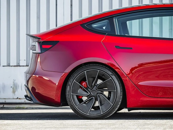 【UNPLUGGED PERFORMANCE  正規品】テスラ モデル3 ロングレンジAWD 3L23 デュアルモーター AWD デュアルレートライナー 2インチ ローダウン スプリング キット ロワリング 車高ダウン