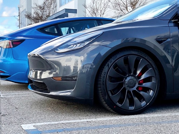 【UNPLUGGED PERFORMANCE  正規品】テスラ モデルY ロングレンジAWD YL3Y デュアルモーター AWD デュアルレートライナー 2インチ ローダウン スプリング キット ロワリング 車高ダウン