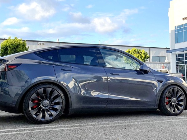 【UNPLUGGED PERFORMANCE  正規品】テスラ モデルY ロングレンジAWD YL3Y デュアルモーター AWD デュアルレートライナー 2インチ ローダウン スプリング キット ロワリング 車高ダウン