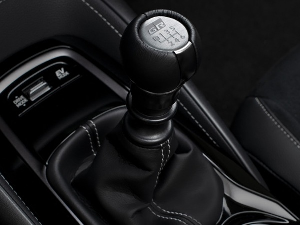 USトヨタ純正 TOYOTA GRカローラ GZEA14H 令和4年12月-現行 MT車用