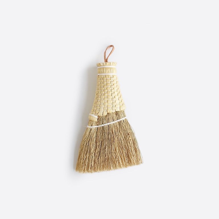 持ち手の細かい編みが美しい ソルガム デスクトップホウキ スロープ【S】