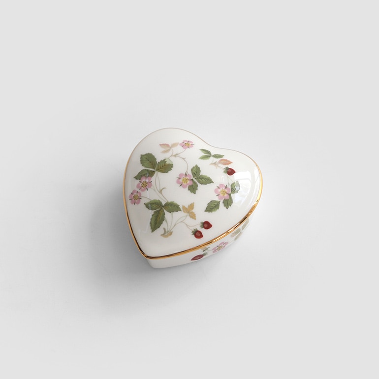 VINTAGE｜WEDGWOOD WILD STRAWBERRY ハート型小物入れ