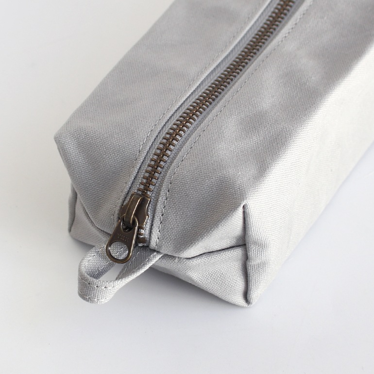 ateliers PENELOPE アトリエペネロープ｜エアポーチ　ライトグレー