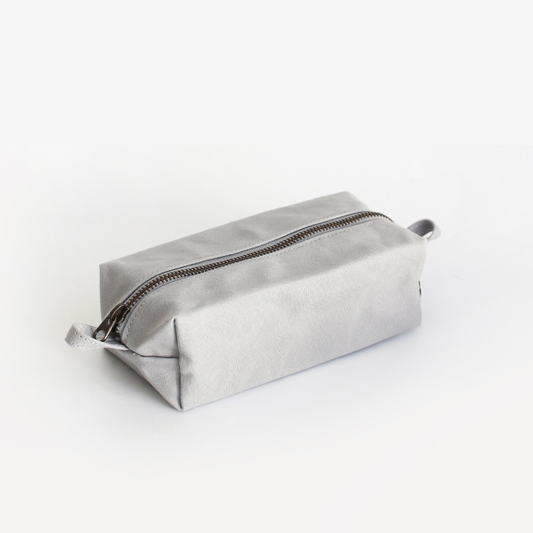 ateliers PENELOPE アトリエペネロープ｜エアポーチ　ライトグレー