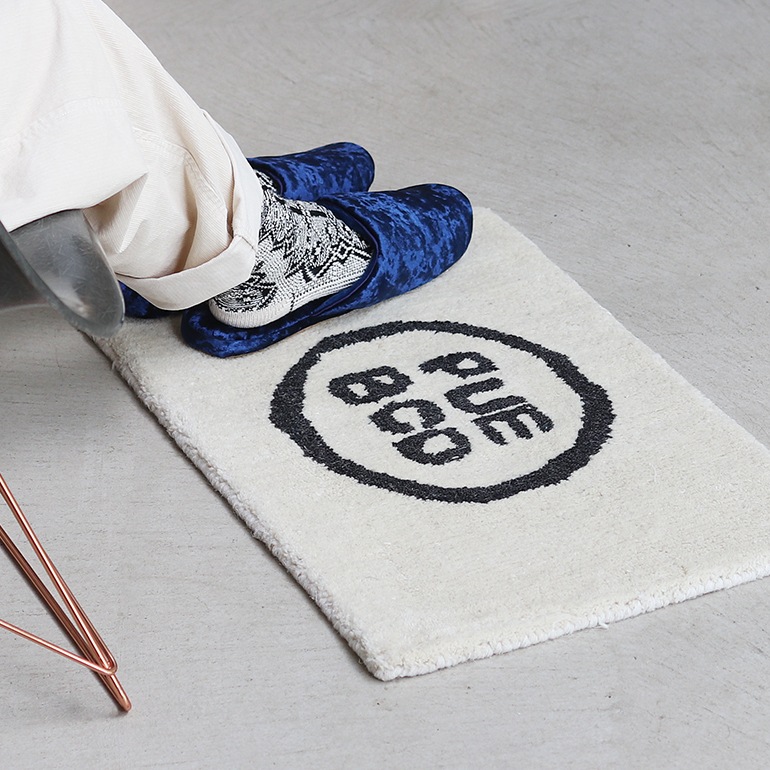 PUEBCO プエブコ｜TUFTED MAT PUEBCO LOGO タフトマット プエブコロゴ