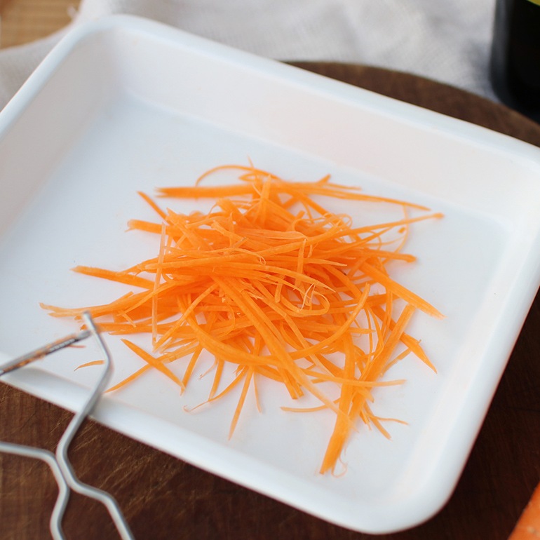 ヨシタ手工業デザイン室 ヨシタシュコウギョウデザインシツ｜細千切りピーラー