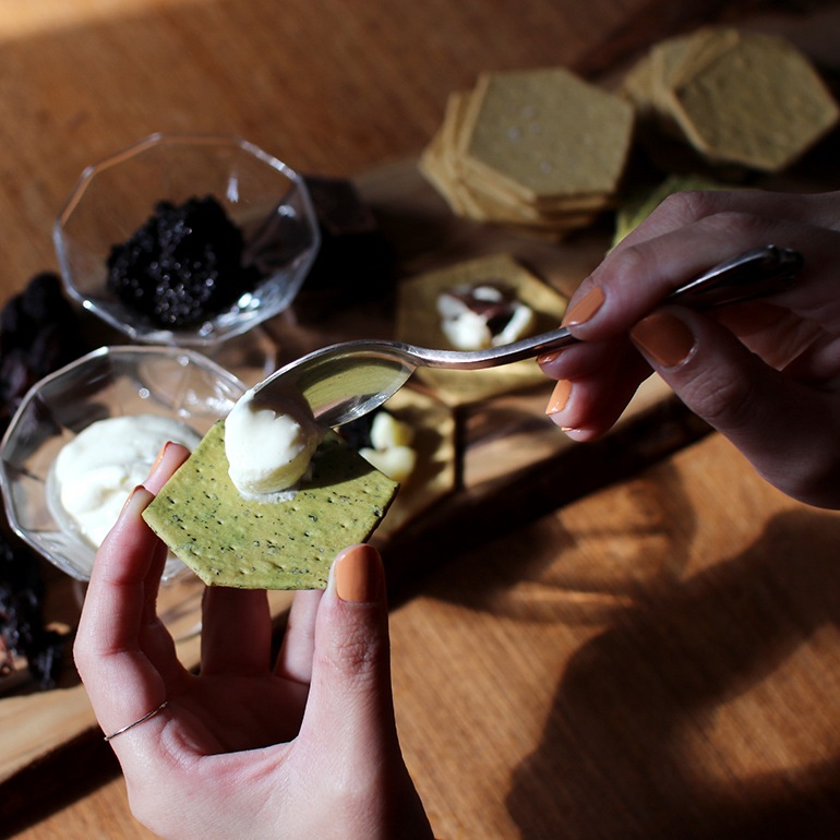The Fine Cheese Co. ザファインチーズカンパニー｜オリーブオイルクラッカー