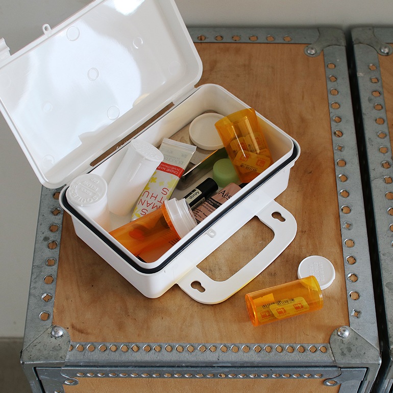 PACIFIC FURNITURE SERVICE パシフィックファニチャーサービス｜POLYPROPYLENE FIRST AID KIT