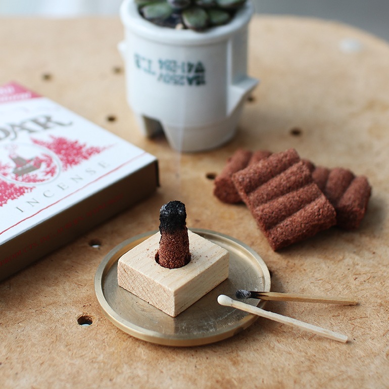 Paine Products Inc. ペインプロダクツインク｜RED CEDAR CONES 32コーン（木製スタンド付）