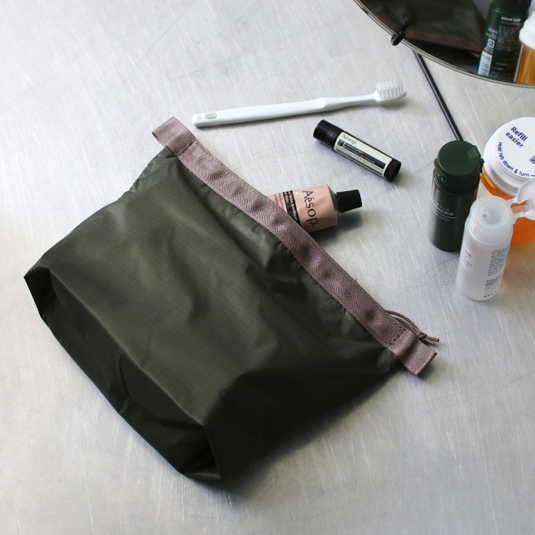 cabin zero キャビンゼロ｜ULTRALIGHT WASH POUCH 3.5L　GEORGIAN KHAKI