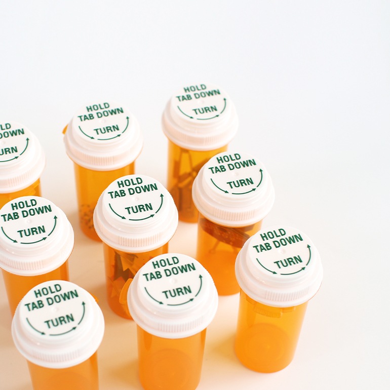 PILLCASE　HOLD TAB DOWN