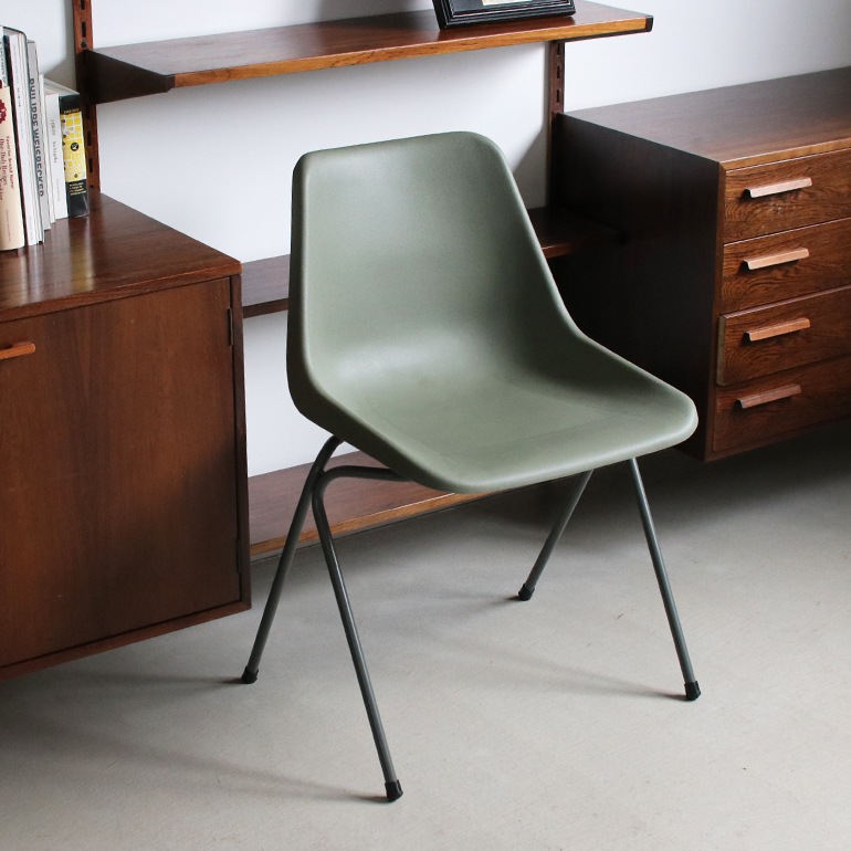 Hille ヒリー｜ROBIN DAY POLYSIDE CHAIR/ダークグレーフレーム (Moss Gray)