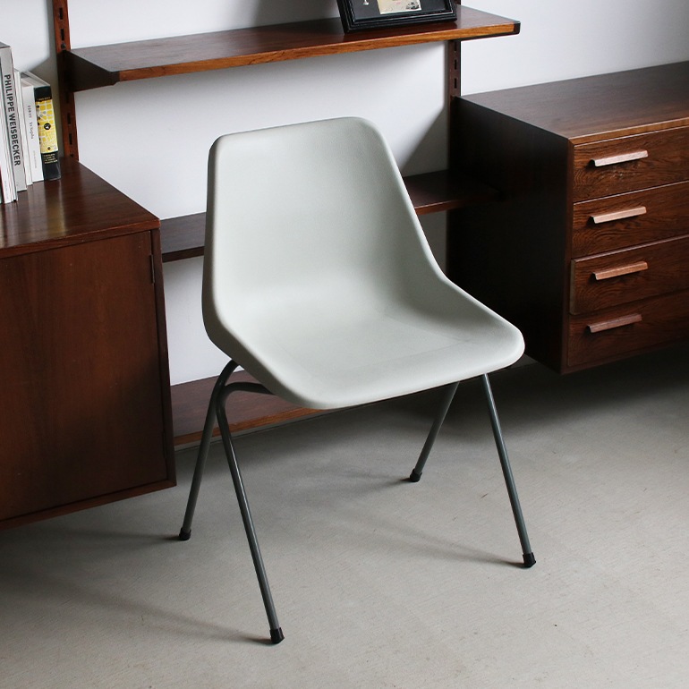 Hille ヒリー｜ROBIN DAY POLYSIDE CHAIR/ダークグレーフレーム (Pebble Gray)