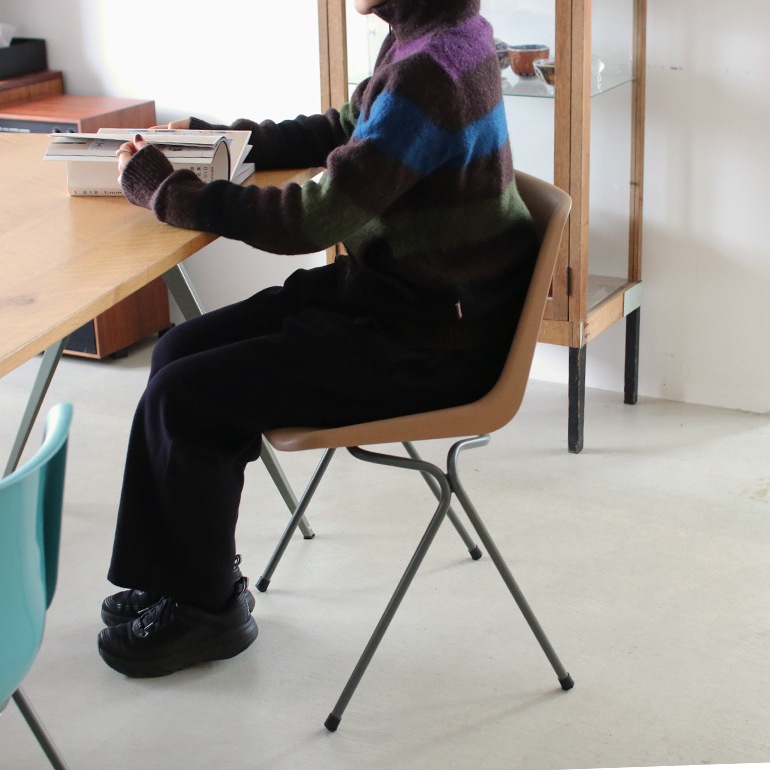 Hille ヒリー｜ROBIN DAY POLYSIDE CHAIR/ダークグレーフレーム (Pebble Gray)