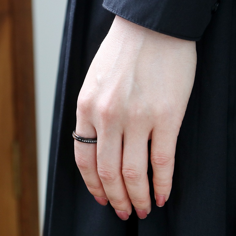 necessary or unnecessary ネセサリー オア アンネセサリー｜BUTTON RING 2　ネイビー