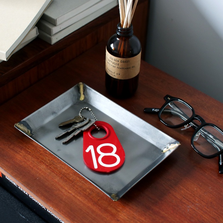 VINTAGE｜Red Cow Number Tag (1点販売)