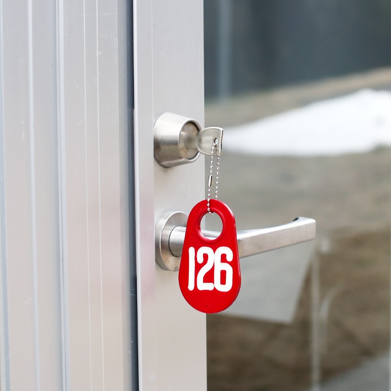 VINTAGE｜Red Cow Number Tag (1点販売)