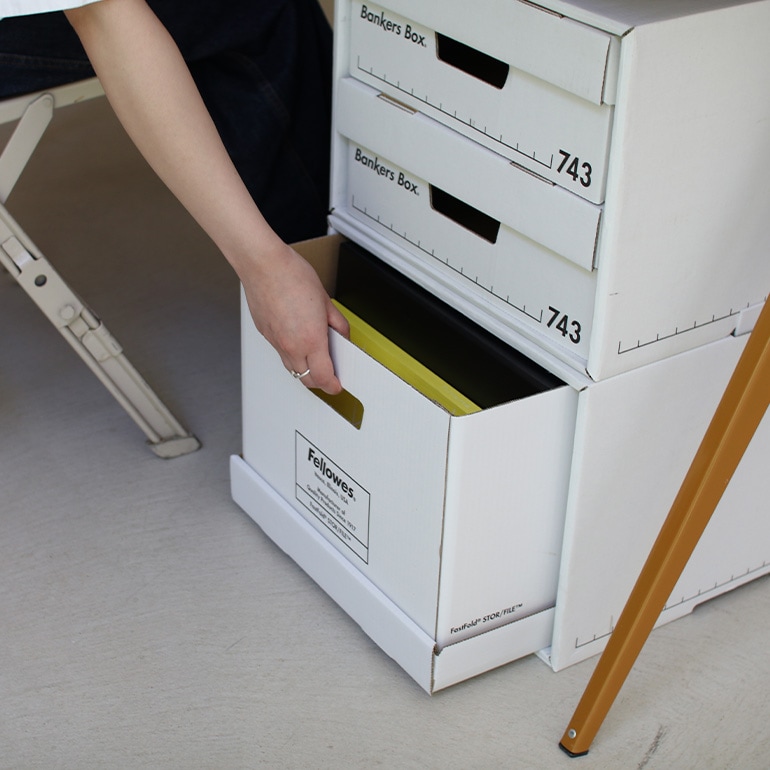 フェローズ バンカーズボックス 703sボックス A4 ふた付 ホワイト/ブルー 1006001 1セット(9個：3個×3パック) フェローズ バンカーズボックス 703sボックス A4 ふた付 ホワイト