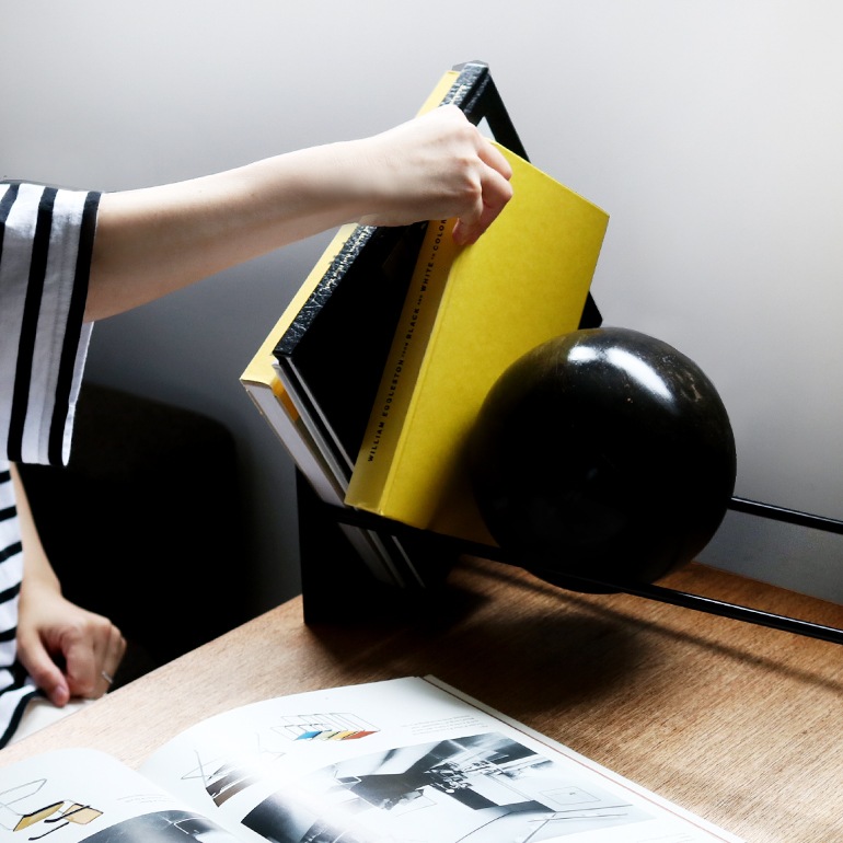 HERE ヒア｜Slope Book End