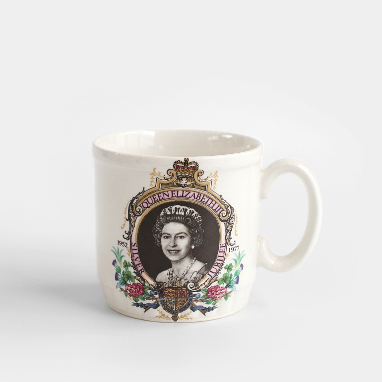 VINTAGE｜Queen Elizabeth SilverJubilee MUG