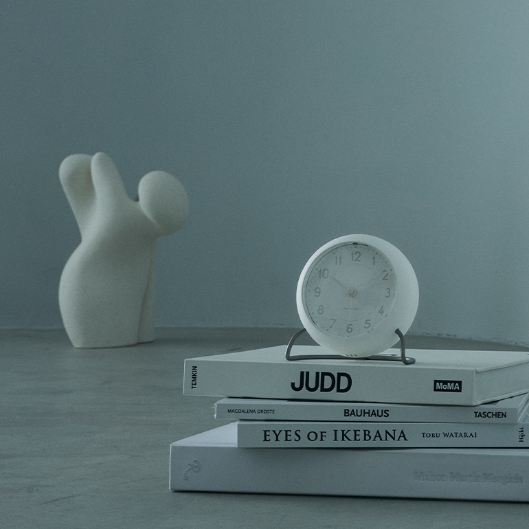 ARNE JACOBSEN アルネヤコブセンTable Clock ボルドー ARNE JACOBSEN アルネヤコブセンTable Clock ボルドー 【公式通販】