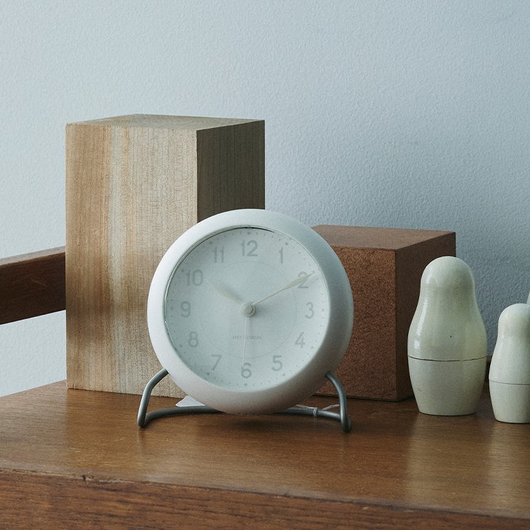 ARNEJACOBSEN アルネ・ヤコブセン｜TABLE CLOCK STATION Bellevue 43683