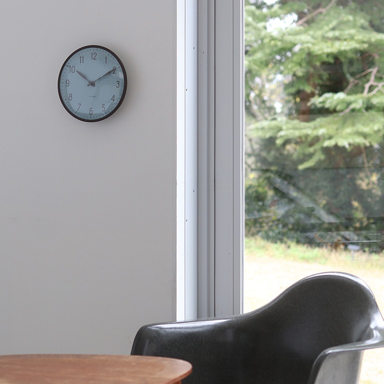 ARNEJACOBSEN アルネ・ヤコブセン｜Wall Clock Station Royal Blue 210mm