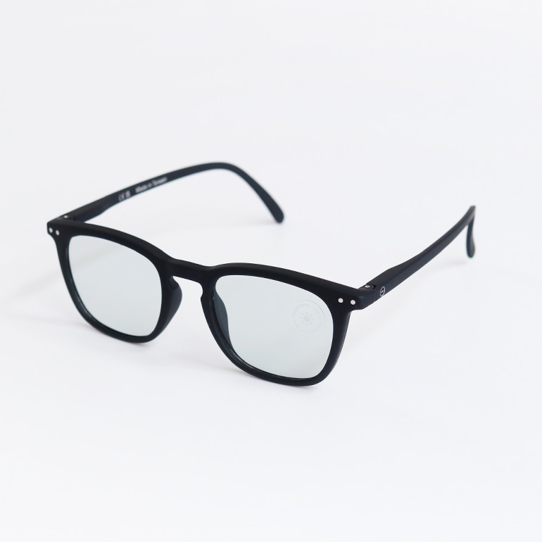 IZIPIZI イジピジ|SUNLIGHT ADAPTIVE #E (調光レンズ) Black 通販 IZIPIZI イジピジ|SUNLIGHT ADAPTIVE #E (調光レンズ) Black 通販
