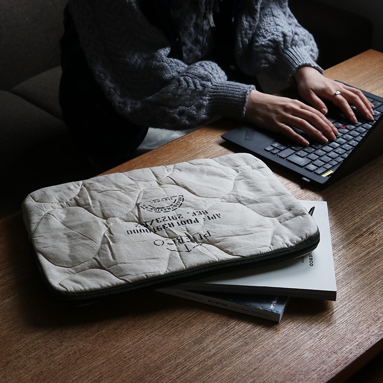 PUEBCO プエブコ｜QUILTED LAPTOP CASE / 15