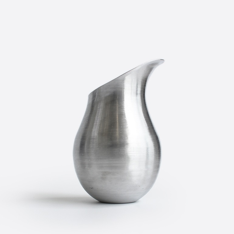 水やりにちょうど良いアルミの水差し【L】