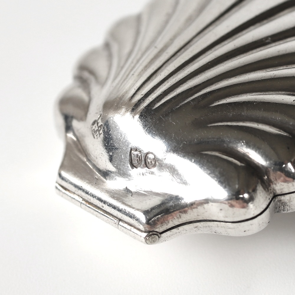 【1881】Chatelaine Silver Shell Purse